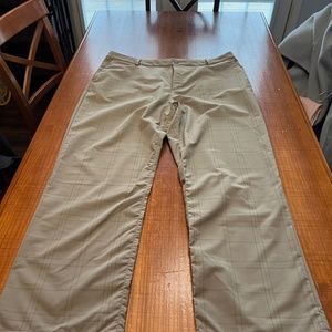 Under Armour Golf Pants Mens Performance Wear Active Wear Pant size 42x32